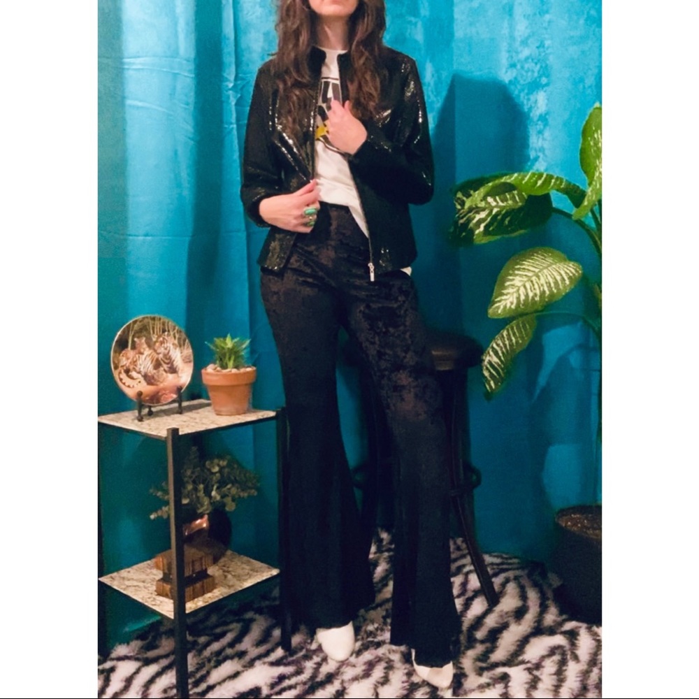 High Shine & Serpentine ✨🐍 
Structured Patent Leather Snake Print Jacket